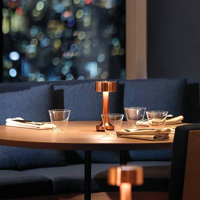 Luminária - de Mesa LED Recarregável com Design Moderno Minimalista
