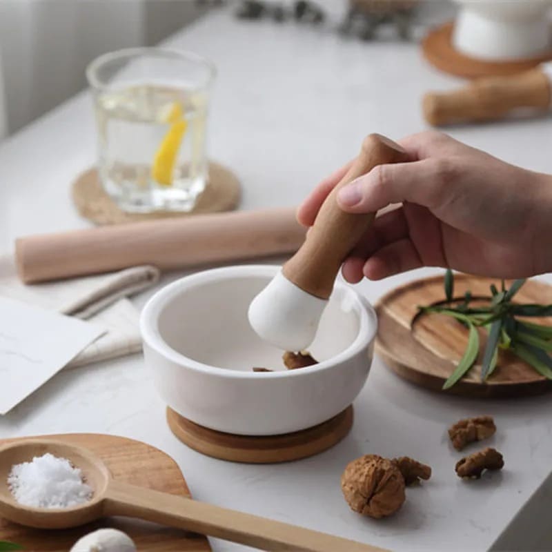 Pilão Cerâmico com Base de Madeira para Temperos