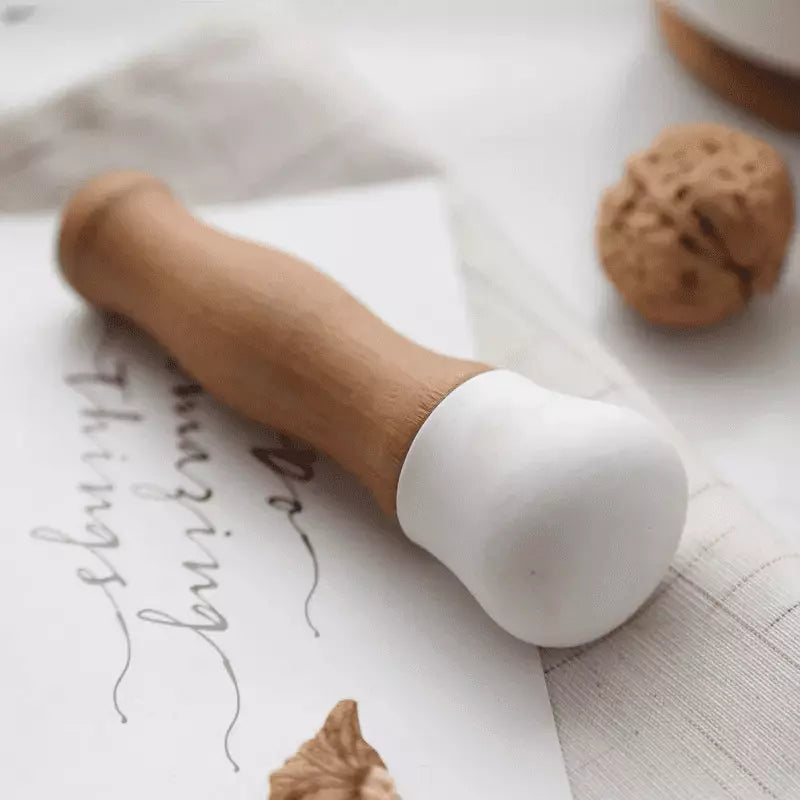 Pilão Cerâmico com Base de Madeira para Temperos