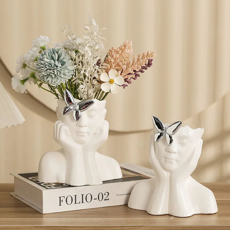 Vaso Decorativo Busto Modernista com Borboleta Metálica
