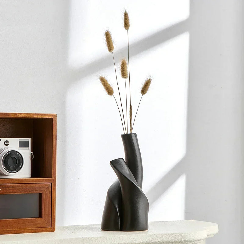 Vaso Escultural Fosco Minimalista em Resina Preto ou Areia