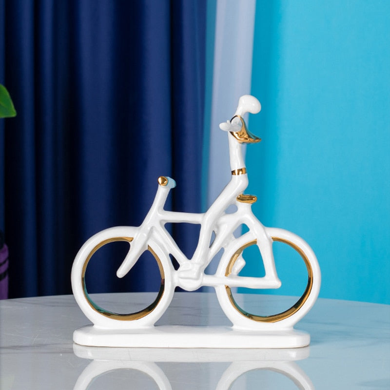 Escultura Bicicleta em Porcelana com Detalhes Dourados