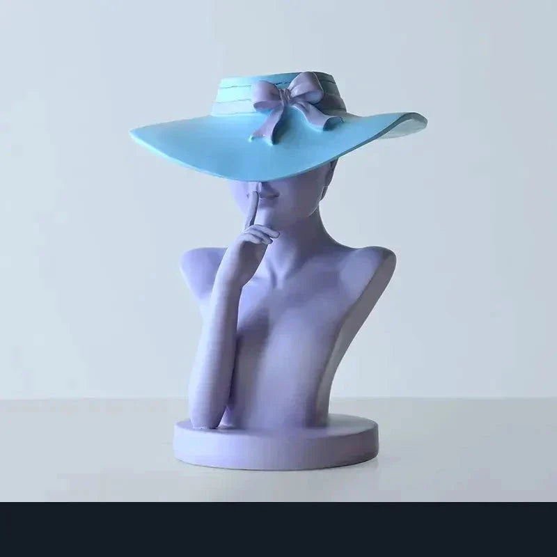 Vaso em Resina Modelo Feminino com Chapéu