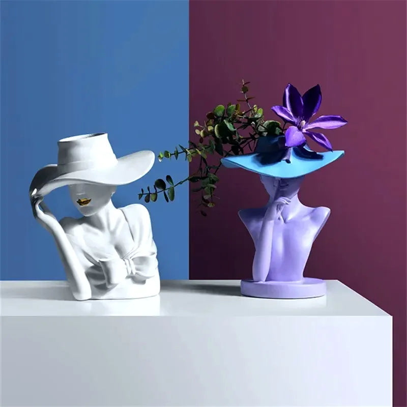 Vaso em Resina Modelo Feminino com Chapéu