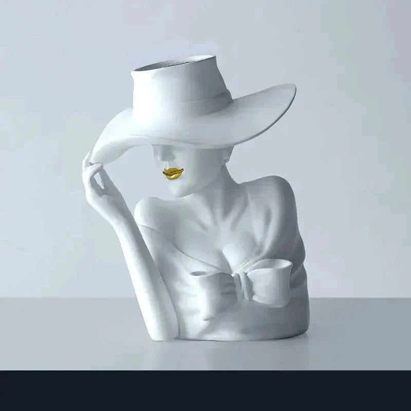 Vaso em Resina Modelo Feminino com Chapéu