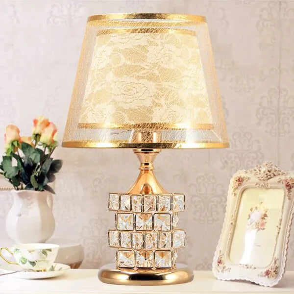 Luminária - Abajur de Cristal com Design Contemporâneo