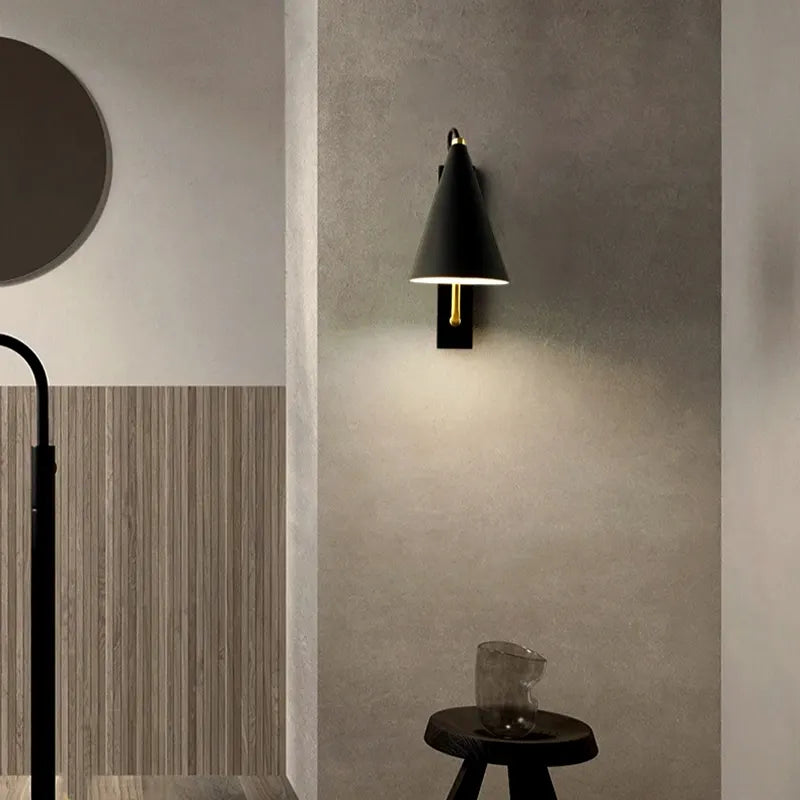 Luminária - Arandela Modern Slim com Braço Dourado