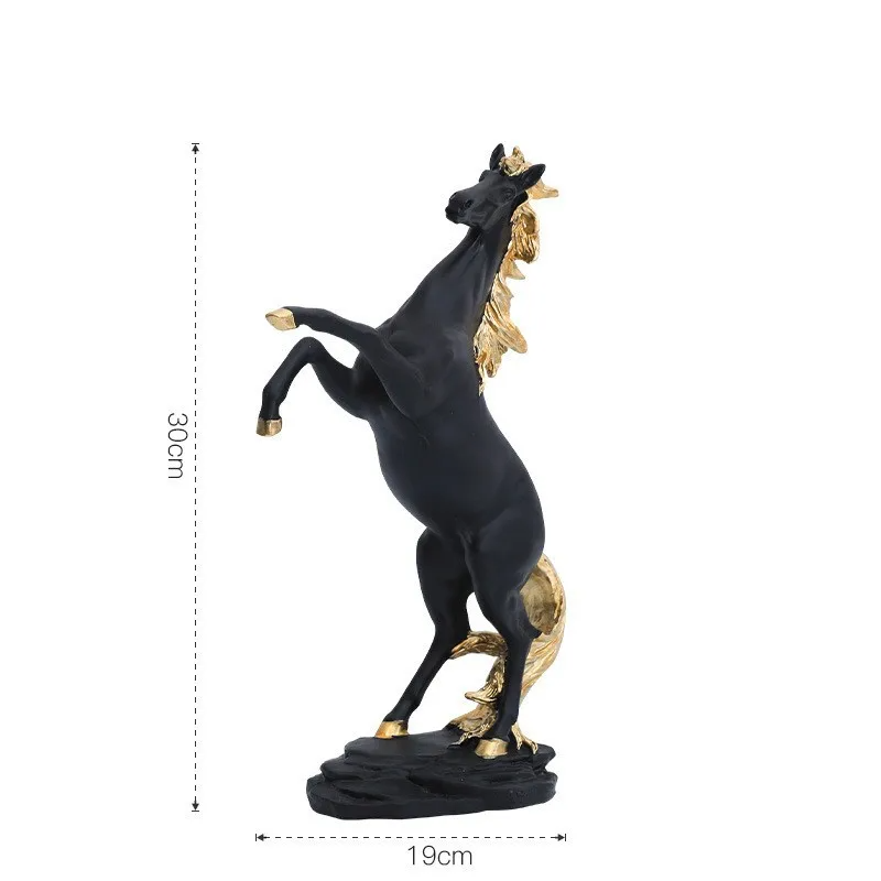 Escultura de Cavalo Real em Resina com Detalhes Dourados