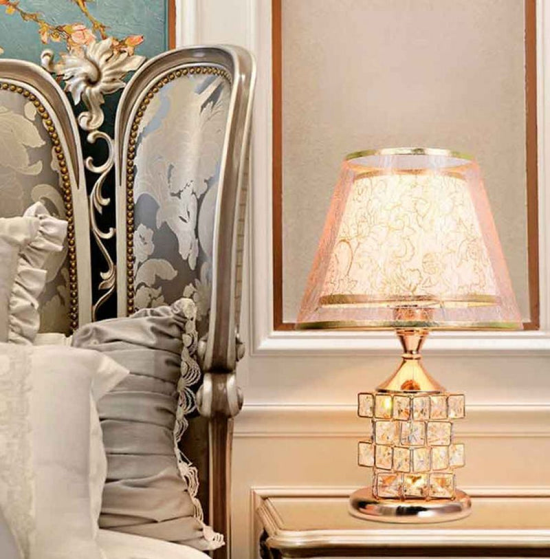 Luminária - Abajur de Cristal com Design Contemporâneo
